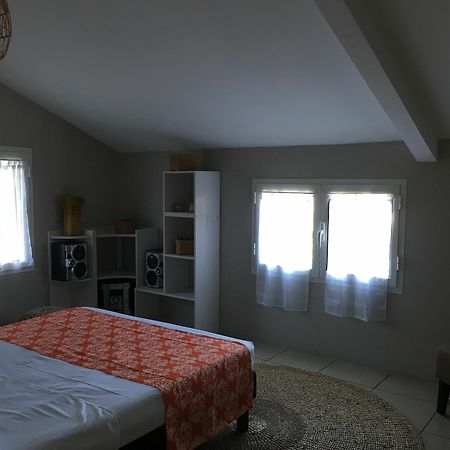 House With 5 Rooms In Etang Sale, With Wonderful Mountain View, Enclos Экстерьер фото
