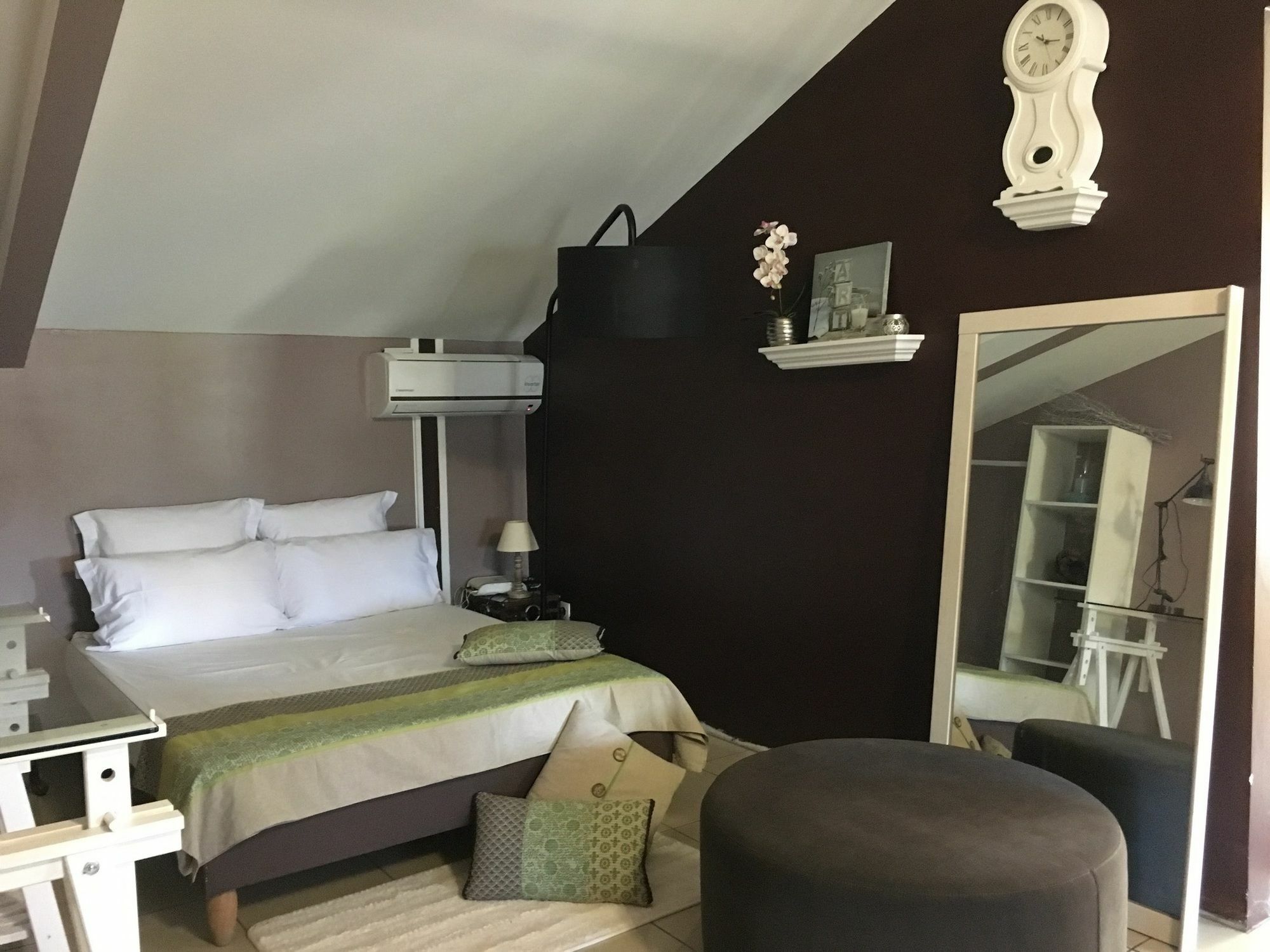House With 5 Rooms In Etang Sale, With Wonderful Mountain View, Enclos Экстерьер фото