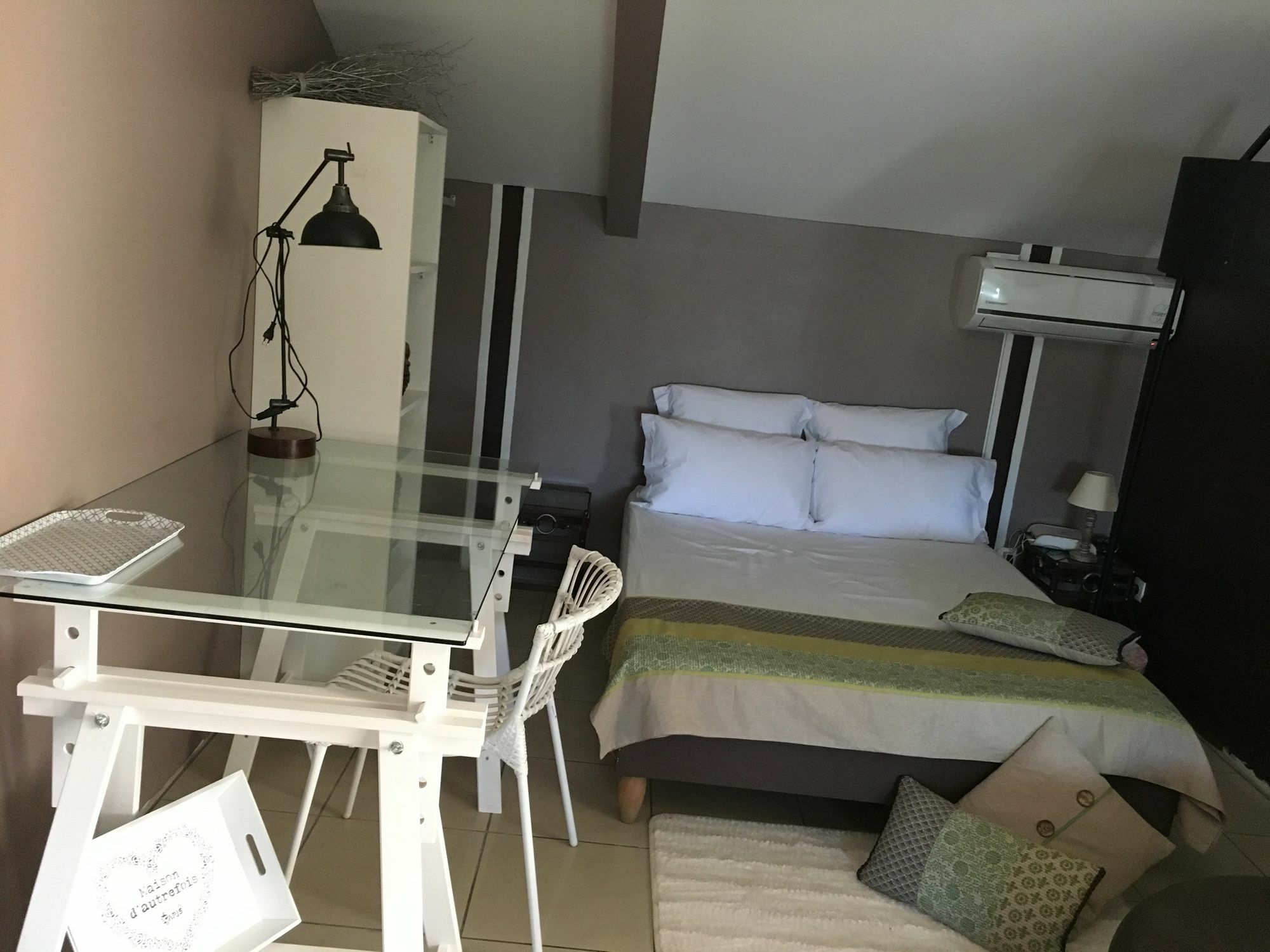 House With 5 Rooms In Etang Sale, With Wonderful Mountain View, Enclos Экстерьер фото